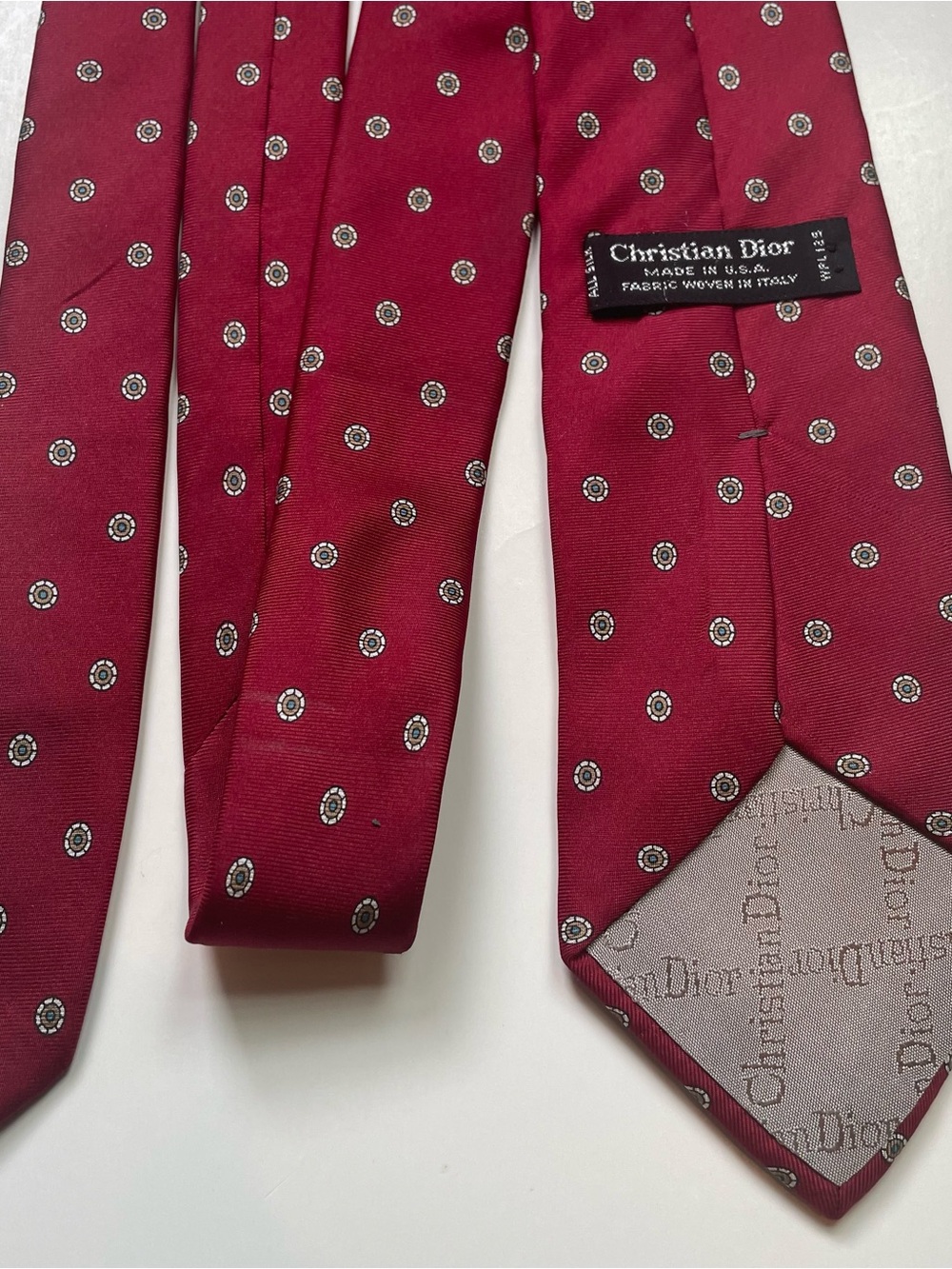 Christian Dior Mens Silk Tie
Burgundy Red Medallion Geometric
Pattern - Picture 5 of 11